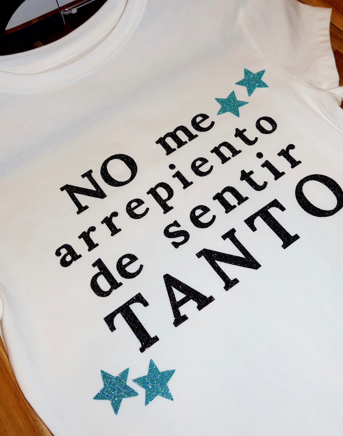 No Me Arrepiento De Sentir Tanto Top